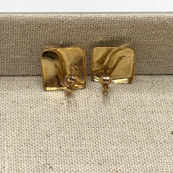💛 10k Yellow Gold Square/Diamond Shape Wave Earrings - Picture 4 of 5
